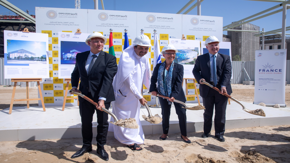 Pose de la première pierre du Pavillon France 